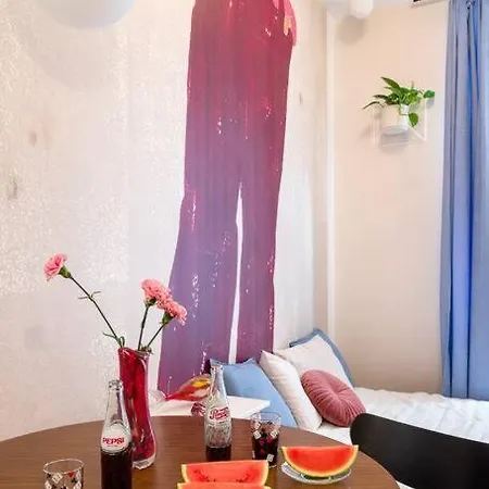 Post-soviet Style In The Centre Apartmán